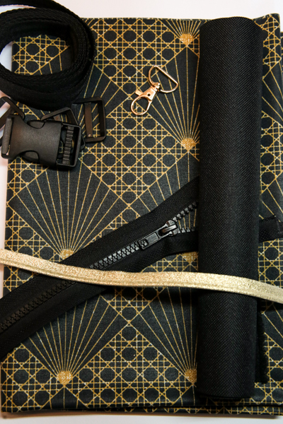 Le kit de couture sac banane Charly (toutes tailles) - Tissu enduit soleil  levant or fond noir / toile à sac imperméable noire - Dodynette