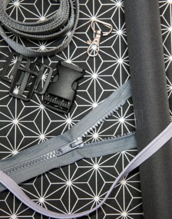 Le kit de couture sac banane Charly  (toutes tailles)  - Graphique japonais noir et blanc/ toile à sac imperméable anthracite