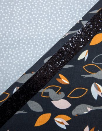 Kit couture panière MAYA combiné 2 panières (1 taille 1 + 1 taille 2) - coloris pois fond gris/demi-natté perroquets et pétales fond noir