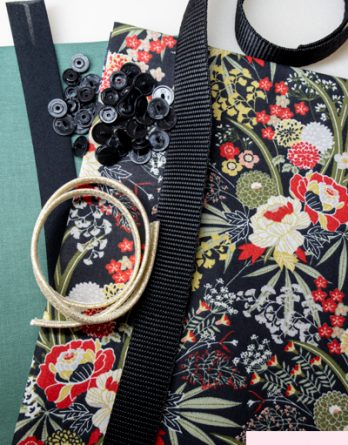 Le kit couture LILY BOX à thé - Fleurs du Japon / vert céladon