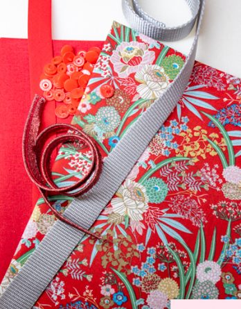 Le kit couture LILY BOX à thé - Fleurs du Japon / rouge