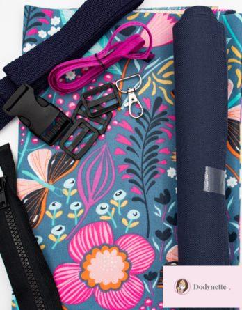 Le kit de couture sac banane Charly  (toutes tailles)  - Tissu enduit Helia rose / toile à sac imperméable bleu marine