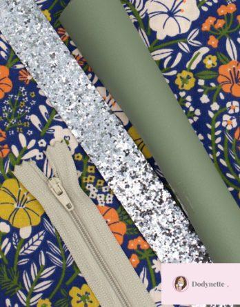 Le kit de couture MINI trousse NINA CHIC -prairie fleurie /simili cuir kaki