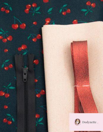 Kit de couture trousse Louisette (Toute taille) - Toile enduit pailleté rose/ enduit cerises
