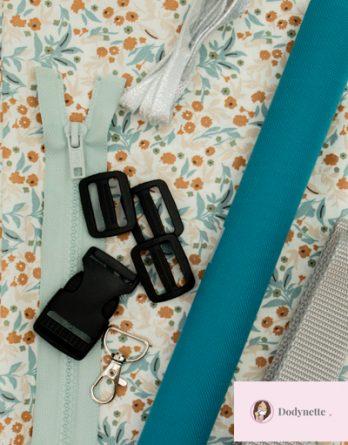 Le kit de couture sac banane Charly  (toutes tailles)  - Tissu enduit Petite fleurs bleues et ocre / toile à sac imperméable turquoise