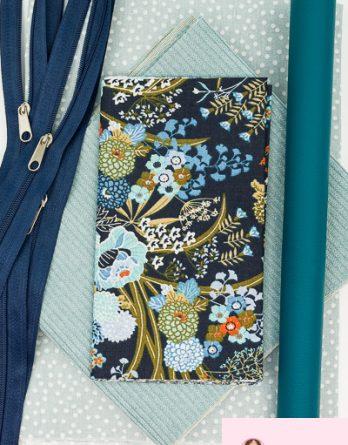 Kit couture trousse Raphaël taille 1 ou2 - fleurs du japon bleu / velours côtelé bleu ciel, simili cuir turquoise foncé